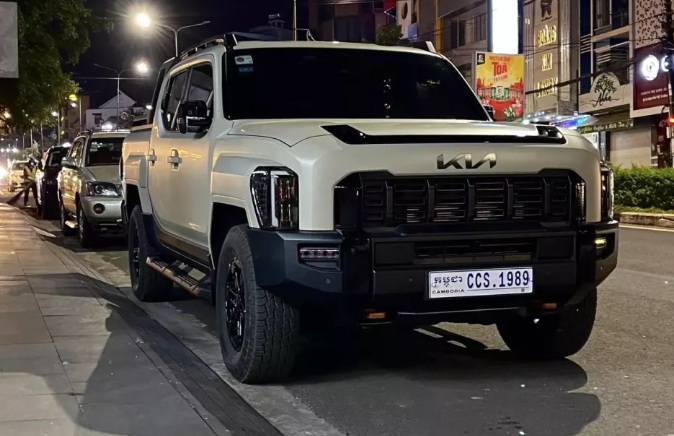 Kia Tasman lộ diện tại sự kiện của showroom